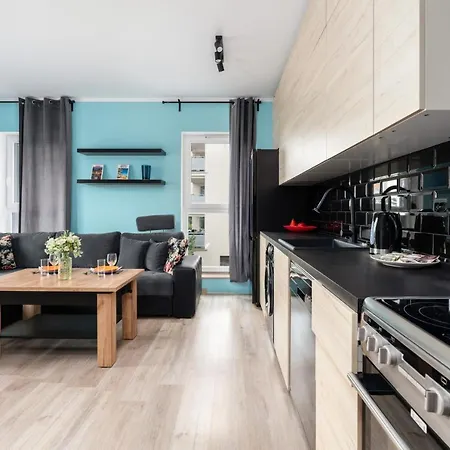 Modern With Balcony & Free Garage By Renters דירה *