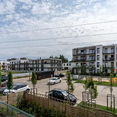 Modern With Balcony & Free Garage By Renters