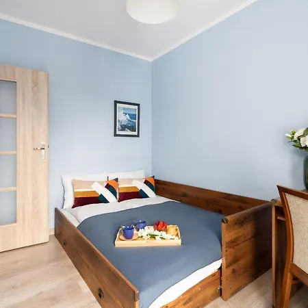 Modern With Balcony & Free Garage By Renters