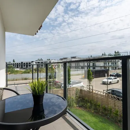 Modern With Balcony & Free Garage By Renters Appartement