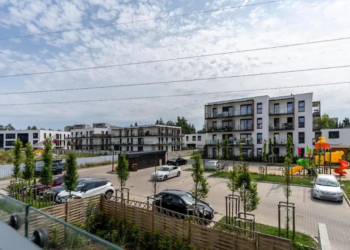 Modern With Balcony & Free Garage By Renters