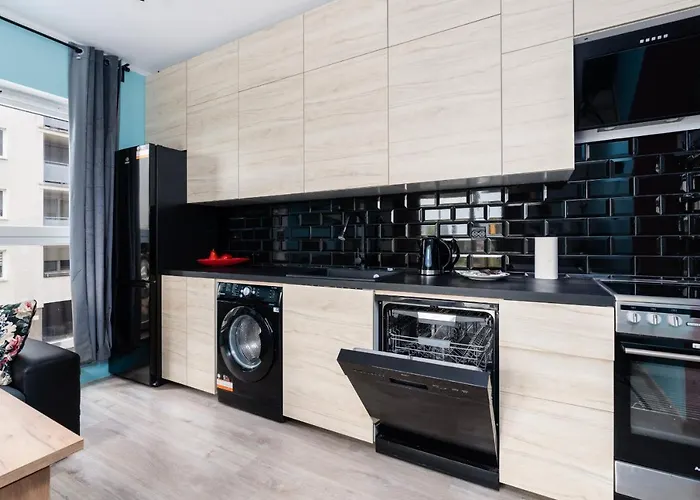 Modern With Balcony & Free Garage By Renters Познань