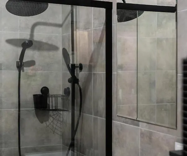 Modern With Balcony & Free Garage By Renters Апартаменты